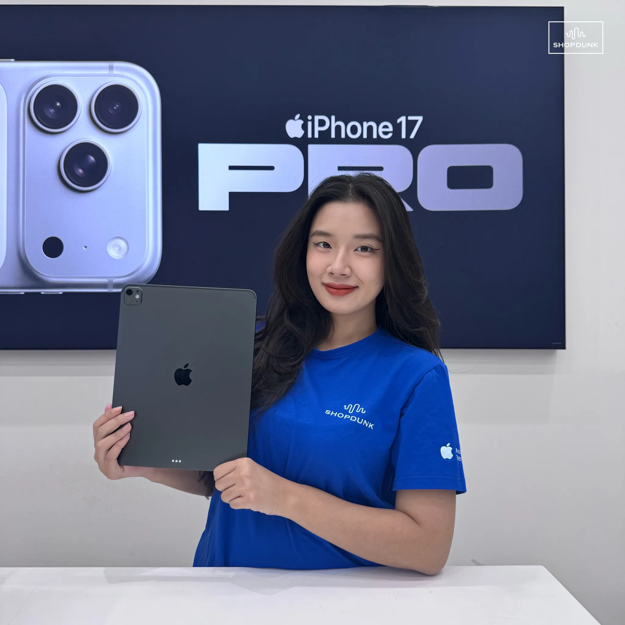 Sắm iPad Pro M5 Cenllular 5G 512GB trên ShopDunk.com hoặc đến ngay các cửa hàng trên toàn quốc